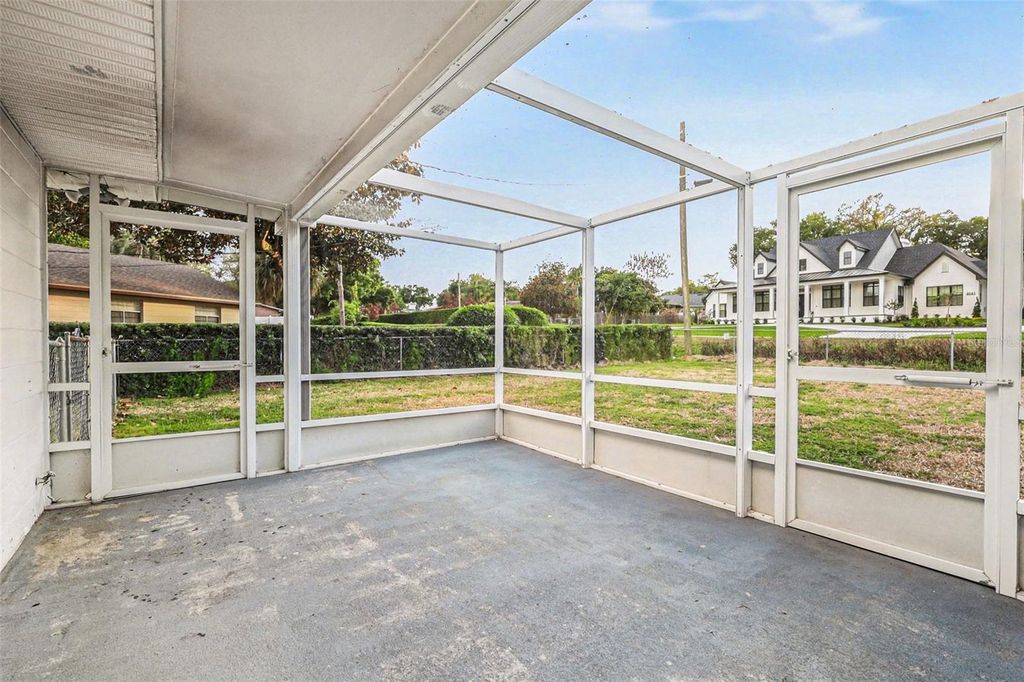 Image 14 of property listing at 4643 VALLEY VIEW DRIVE W, Lakeland, FL 33813