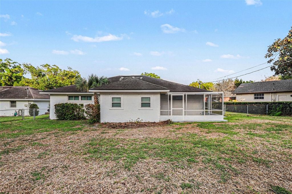 Image 15 of property listing at 4643 VALLEY VIEW DRIVE W, Lakeland, FL 33813