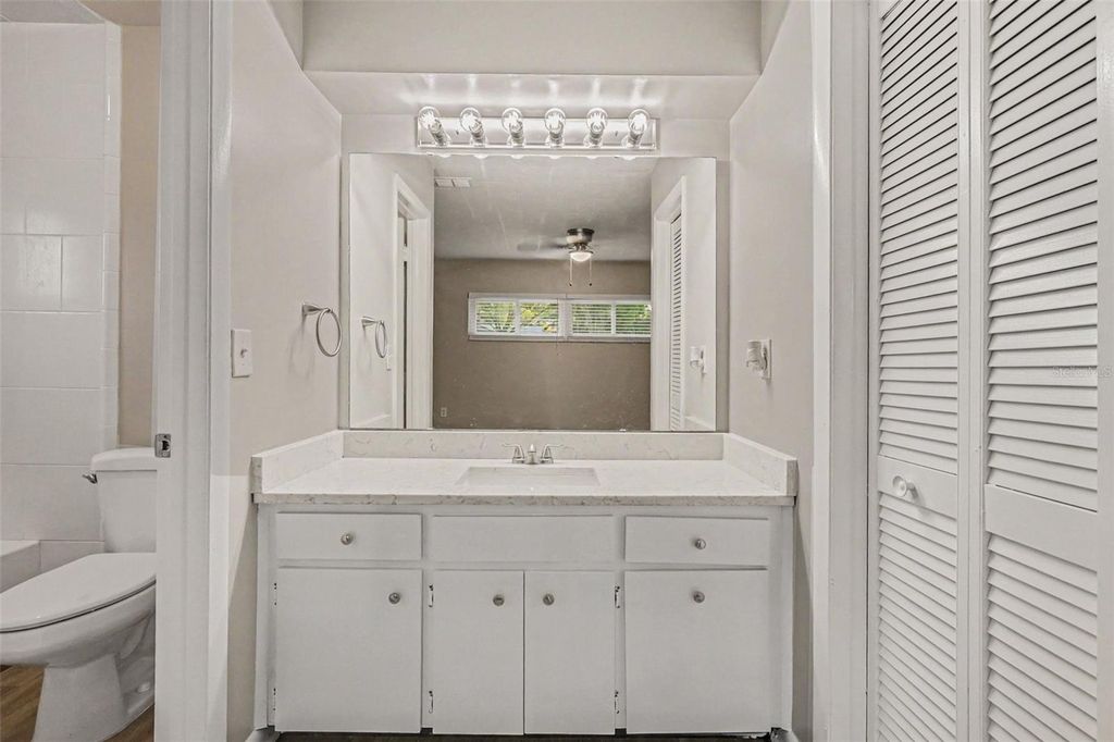 Image 9 of property listing at 4643 VALLEY VIEW DRIVE W, Lakeland, FL 33813