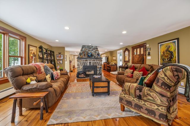 392 Lake Raponda Road, Wilmington, VT 05363