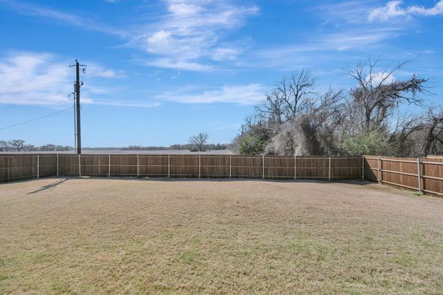 2202 Briarwood Drive, Bridgeport, TX 76426