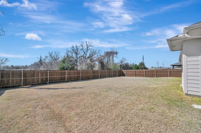 2202 Briarwood Drive, Bridgeport, TX 76426