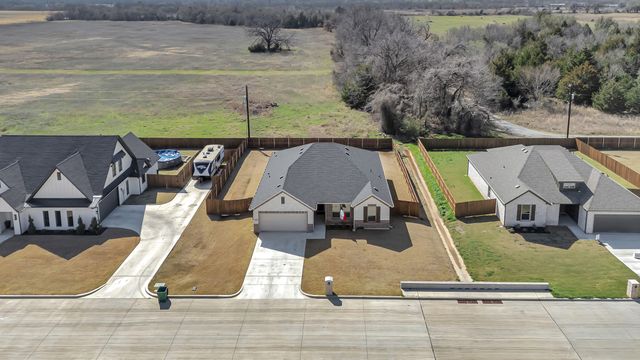 2202 Briarwood Drive, Bridgeport, TX 76426
