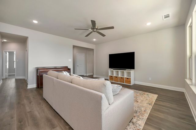 2202 Briarwood Drive, Bridgeport, TX 76426