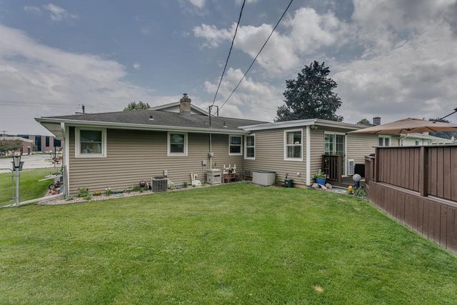 2112 S ONEIDA STREET, Green Bay, WI 54304