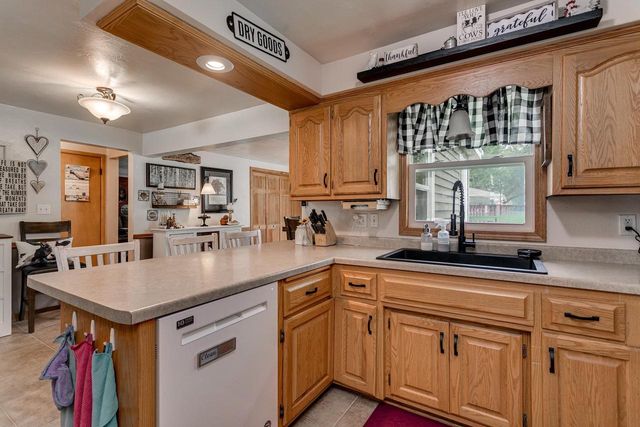 2112 S ONEIDA STREET, Green Bay, WI 54304