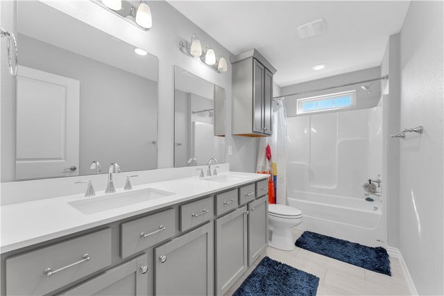 1611 Park Street, Lowell, AR 72745