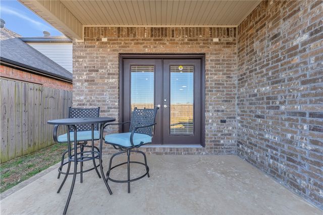 1611 Park Street, Lowell, AR 72745