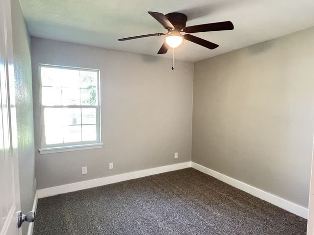 302 Glen Oaks Road, Bonham, TX 75418