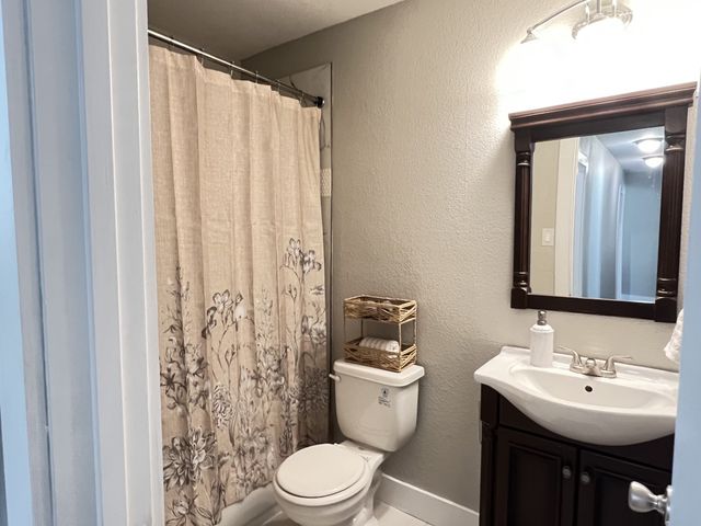 302 Glen Oaks Road, Bonham, TX 75418