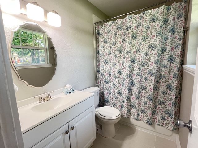302 Glen Oaks Road, Bonham, TX 75418