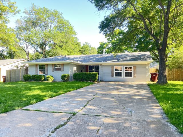 302 Glen Oaks Road, Bonham, TX 75418