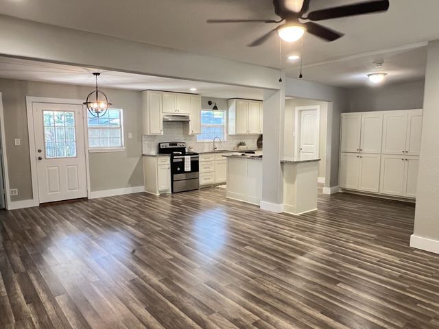 302 Glen Oaks Road, Bonham, TX 75418