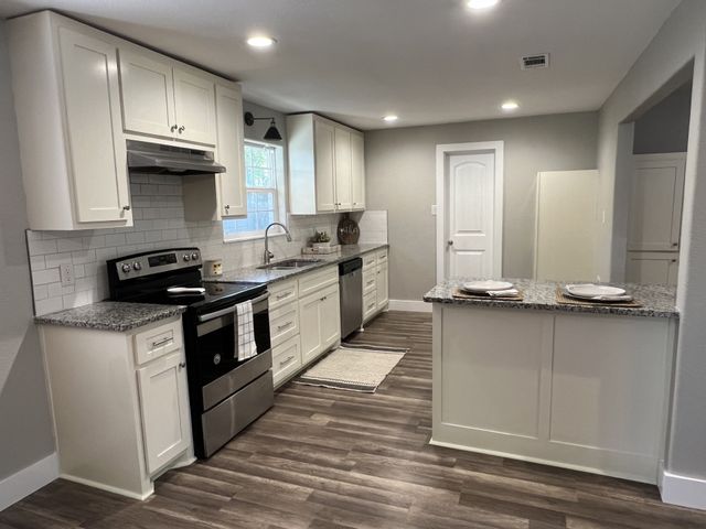 302 Glen Oaks Road, Bonham, TX 75418