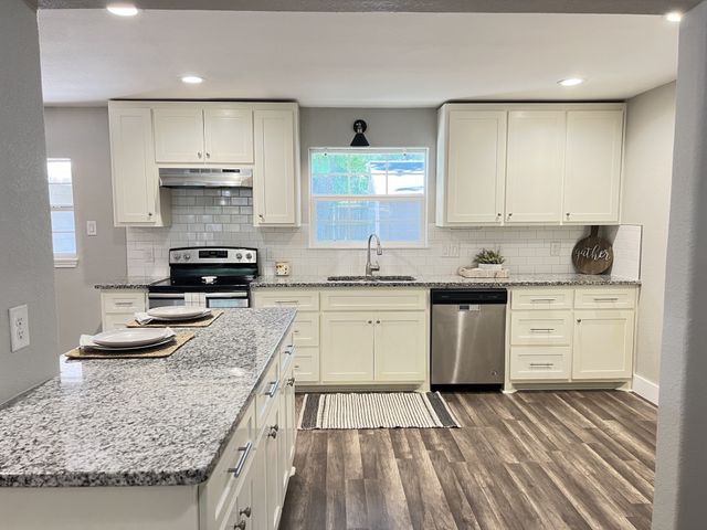 302 Glen Oaks Road, Bonham, TX 75418