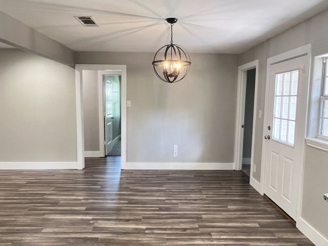 302 Glen Oaks Road, Bonham, TX 75418