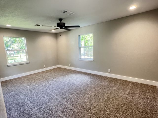 302 Glen Oaks Road, Bonham, TX 75418