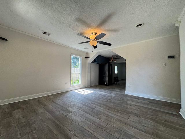 713 Highland Dr, Houma, LA 70364