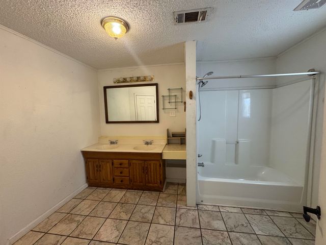 713 Highland Dr, Houma, LA 70364