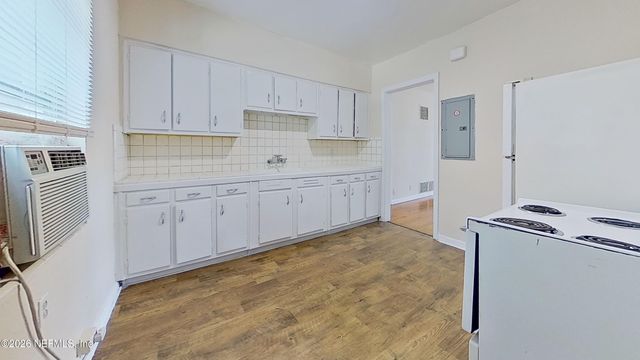 1464 HOLMESDALE Road, Jacksonville, FL 32207