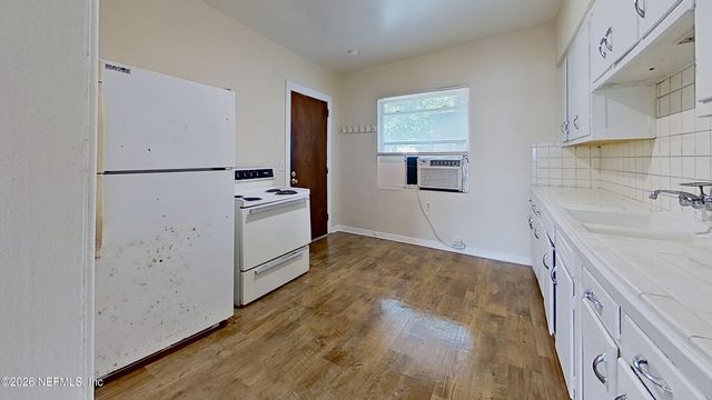 1464 HOLMESDALE Road, Jacksonville, FL 32207