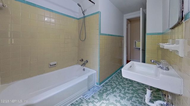 1464 HOLMESDALE Road, Jacksonville, FL 32207