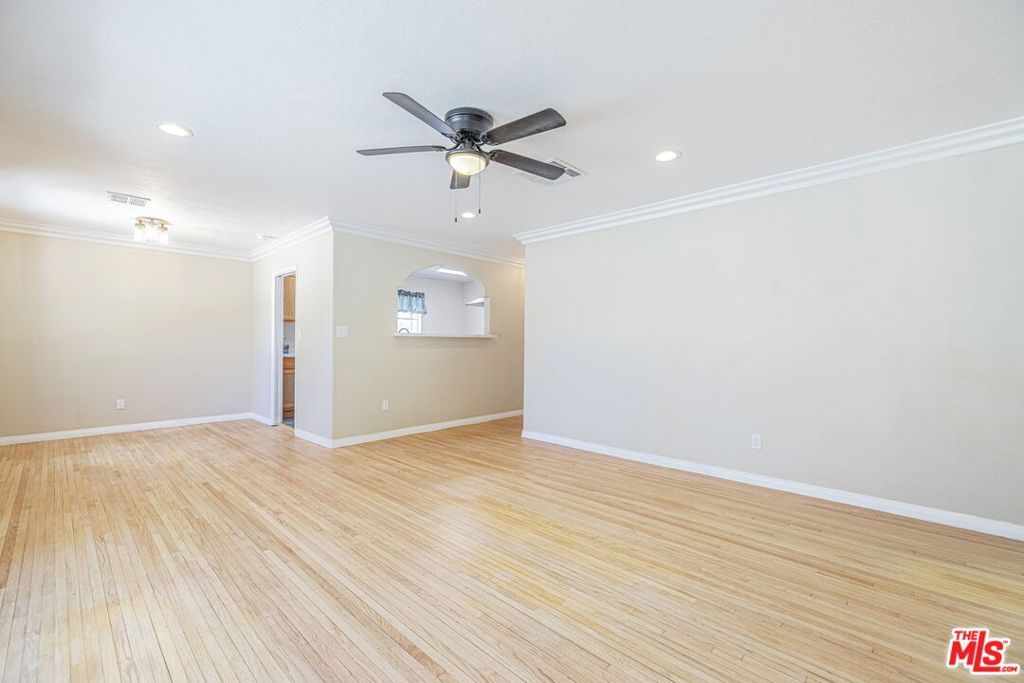 Image 10 of property listing at 37739 Sumac Avenue, Palmdale, CA 93550
