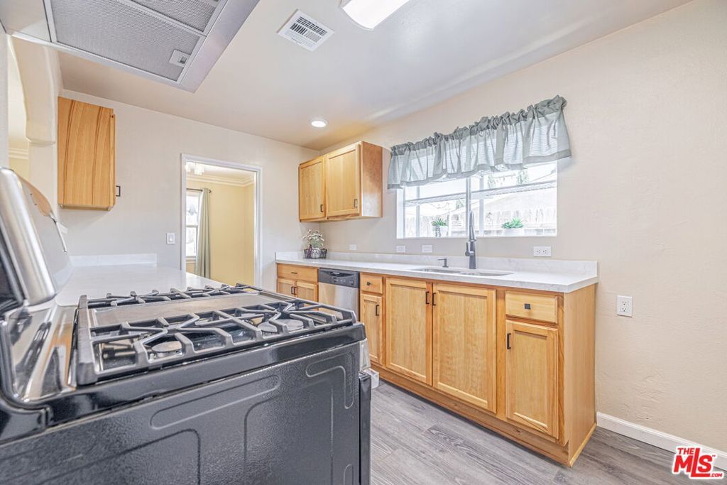 Image 15 of property listing at 37739 Sumac Avenue, Palmdale, CA 93550