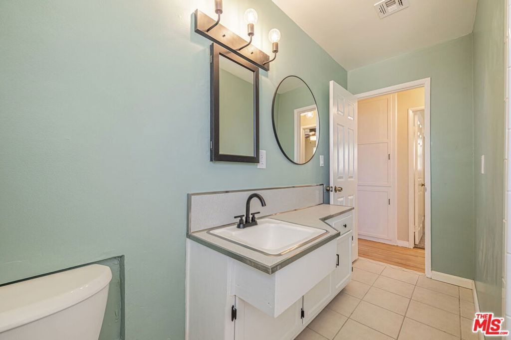 Image 28 of property listing at 37739 Sumac Avenue, Palmdale, CA 93550