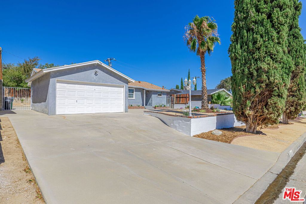 Image 3 of property listing at 37739 Sumac Avenue, Palmdale, CA 93550
