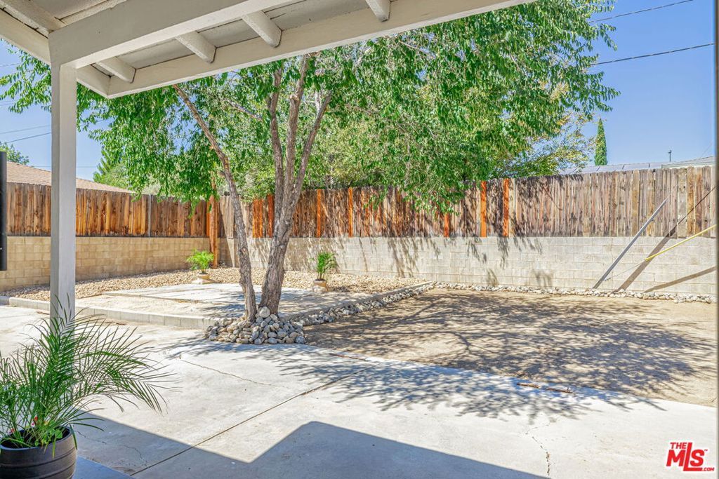 Image 37 of property listing at 37739 Sumac Avenue, Palmdale, CA 93550