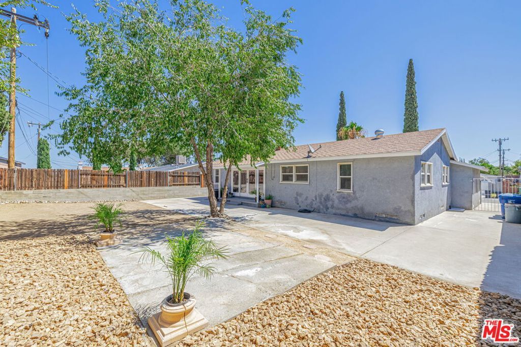 Image 39 of property listing at 37739 Sumac Avenue, Palmdale, CA 93550