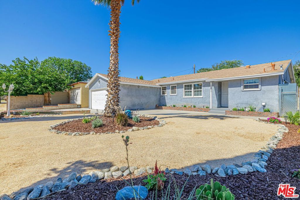 Image 4 of property listing at 37739 Sumac Avenue, Palmdale, CA 93550