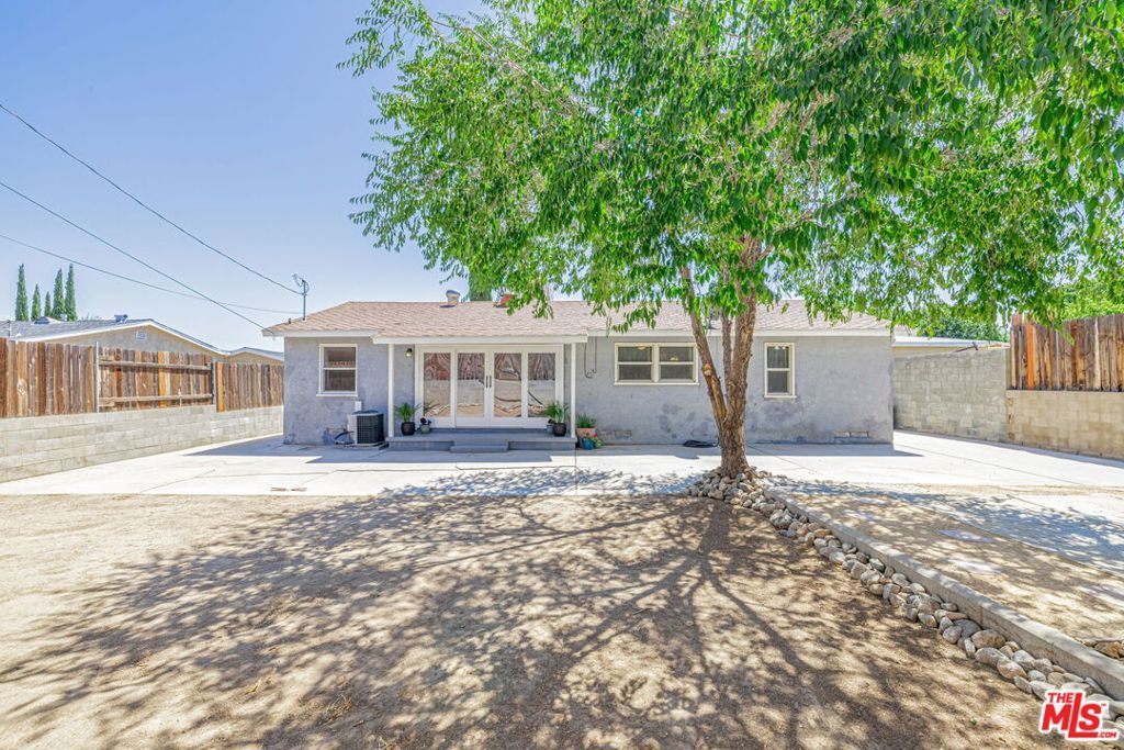 Image 40 of property listing at 37739 Sumac Avenue, Palmdale, CA 93550