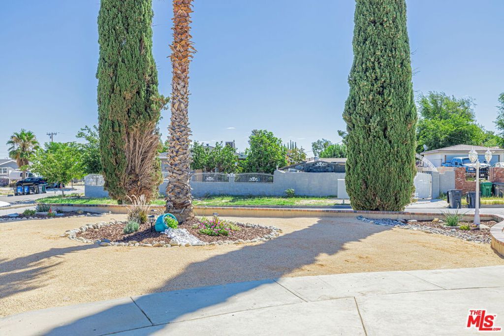 Image 42 of property listing at 37739 Sumac Avenue, Palmdale, CA 93550