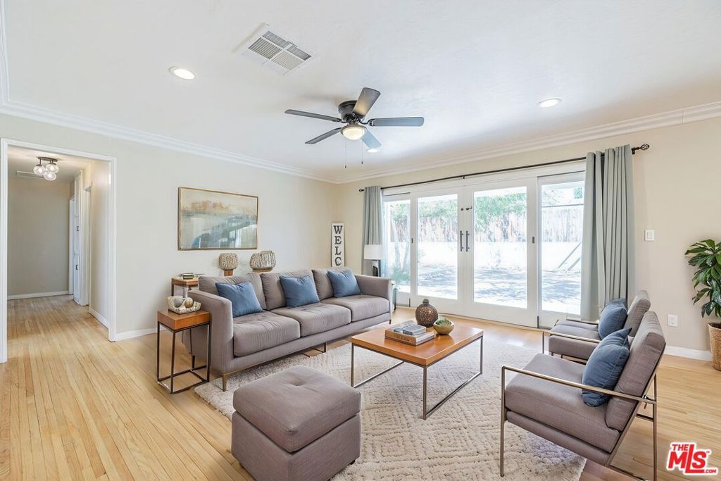 Image 7 of property listing at 37739 Sumac Avenue, Palmdale, CA 93550
