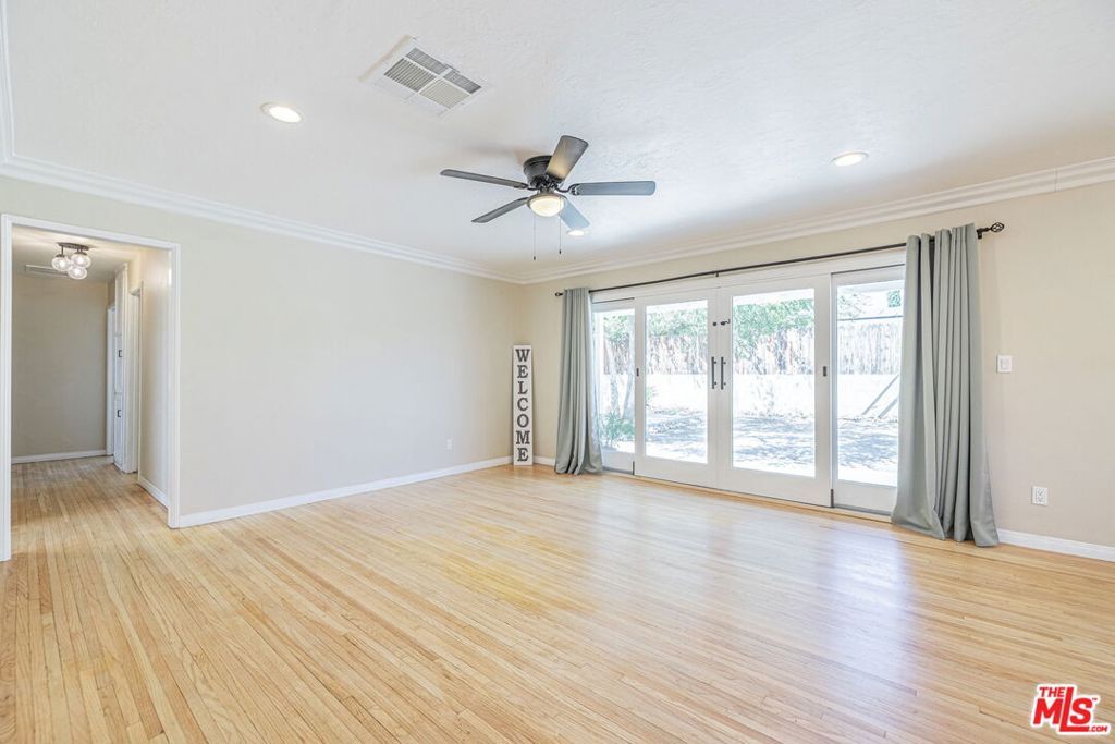 Image 8 of property listing at 37739 Sumac Avenue, Palmdale, CA 93550