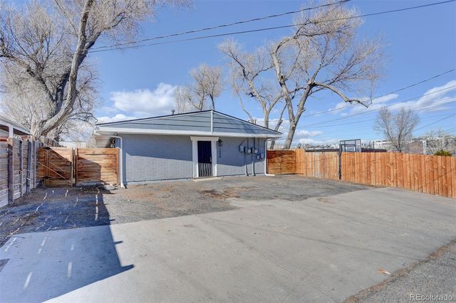 1040 N Stuart Street, Denver, CO 80204