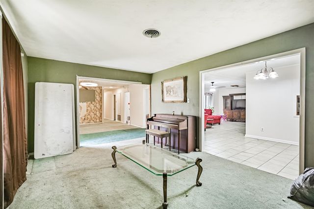 901 N Amburn Road, Texas City, TX 77591