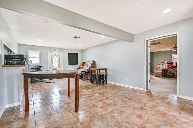 901 N Amburn Road, Texas City, TX 77591