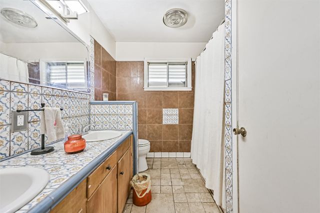 901 N Amburn Road, Texas City, TX 77591