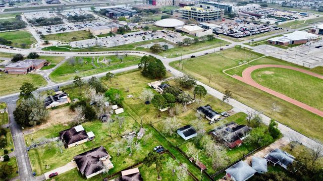 901 N Amburn Road, Texas City, TX 77591