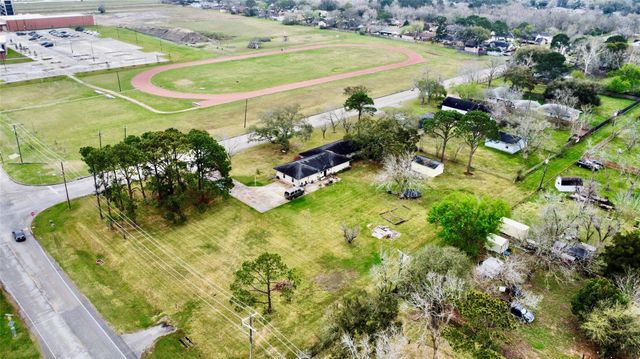901 N Amburn Road, Texas City, TX 77591