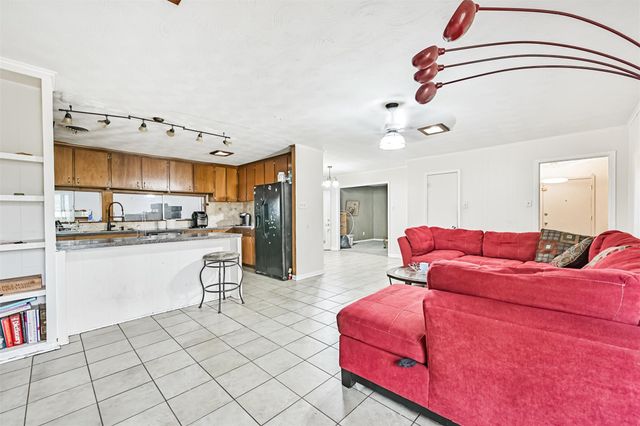 901 N Amburn Road, Texas City, TX 77591