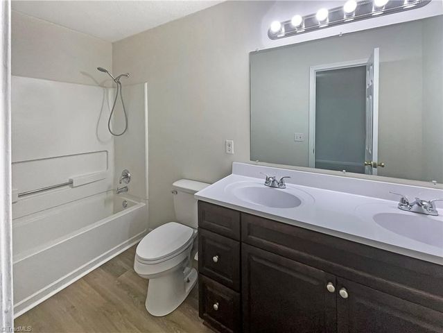 301 Bedford Park Drive, Winston-salem, NC 27107