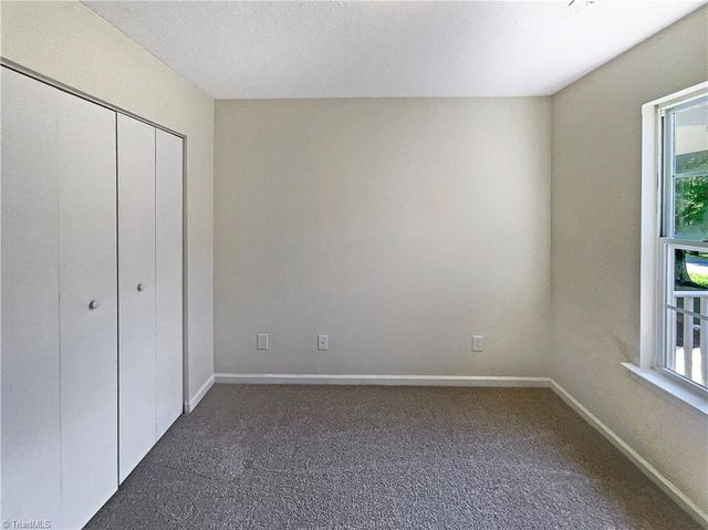 301 Bedford Park Drive, Winston-salem, NC 27107