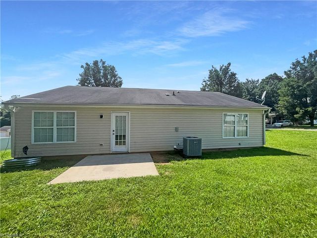 301 Bedford Park Drive, Winston-salem, NC 27107