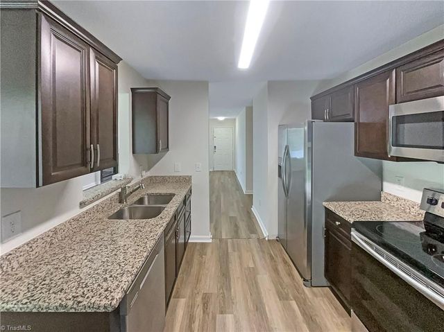 301 Bedford Park Drive, Winston-salem, NC 27107