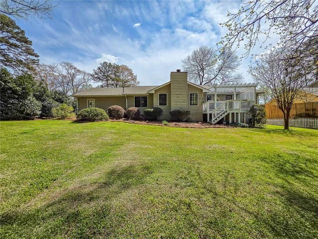 4093 Deerbrook Way SW, Lilburn, GA 30047