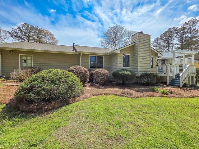 4093 Deerbrook Way SW, Lilburn, GA 30047